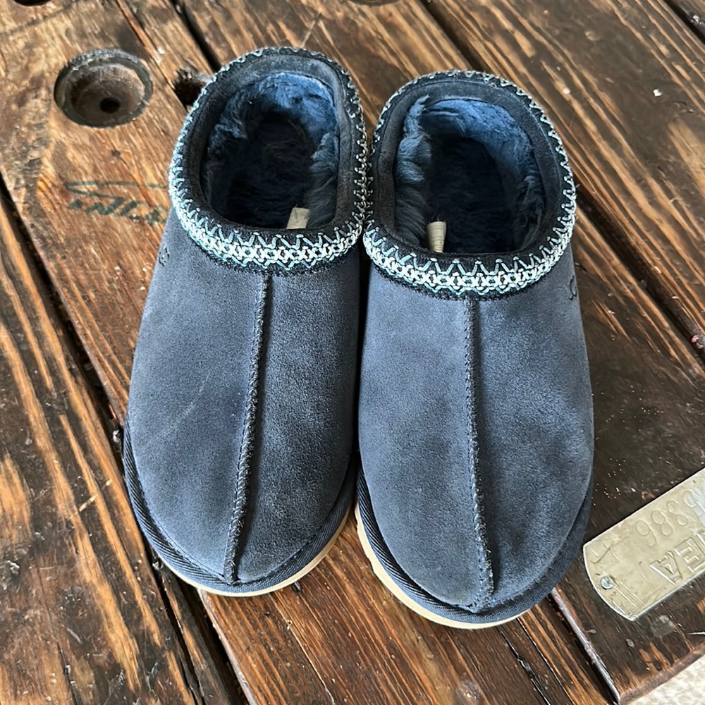 Ugg Tasman slippers sz 8